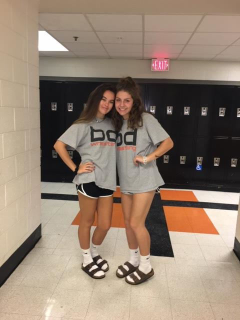 Sophomores Lexie Reid (right) and Morgan Shanz (left) twinning on twin Thursday. 