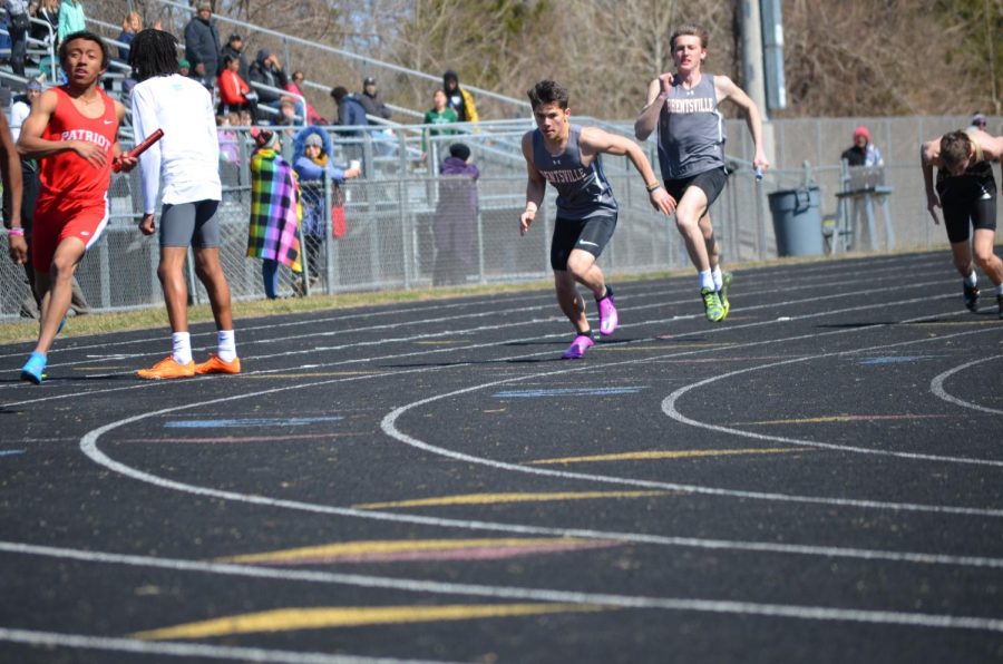 Will Sawyer hands off to Brady Hoad in the 4x100m relay.