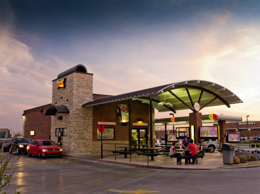 Customers+are+enjoying+a+meal+at+Sonic.